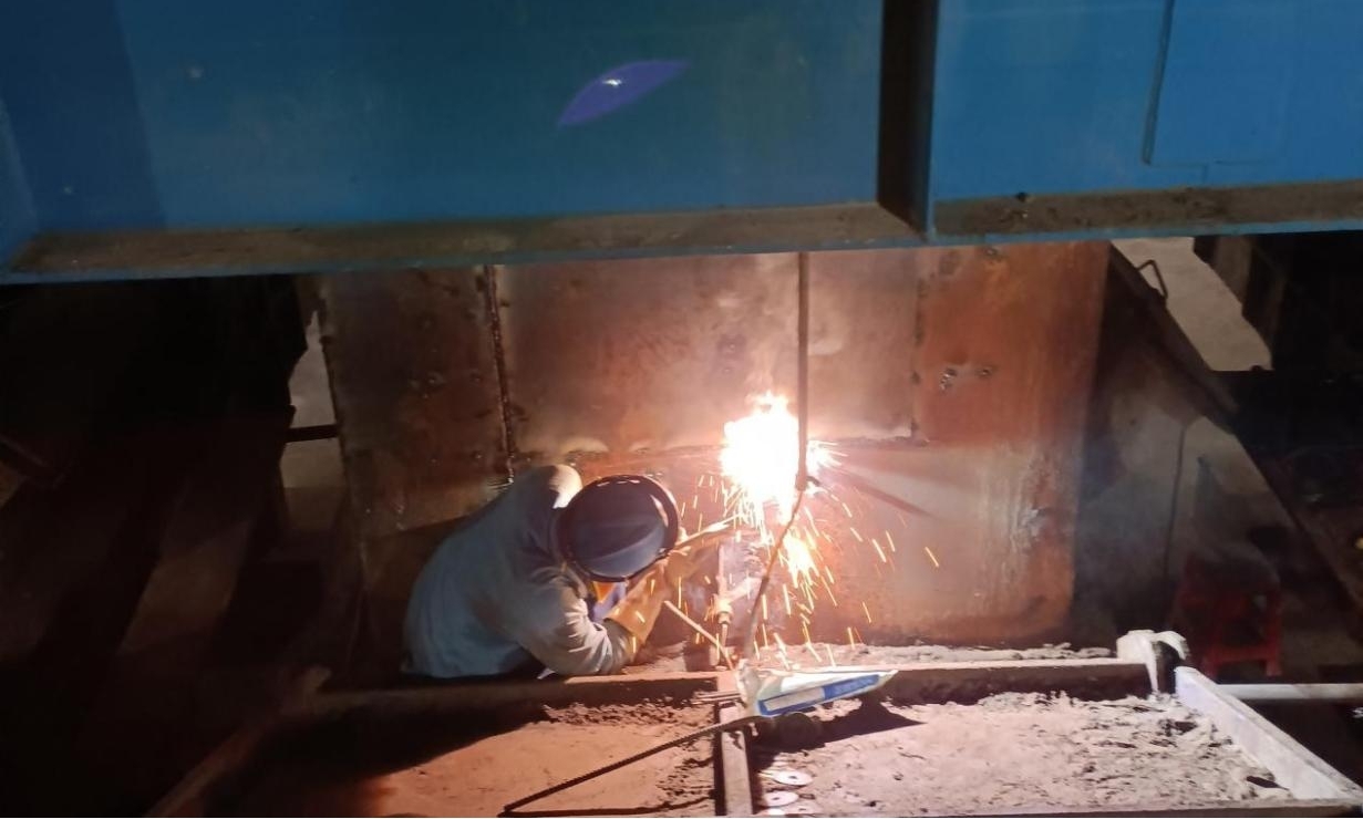 国庆我在岗 | EV扑克一线员工献礼祖国74华诞