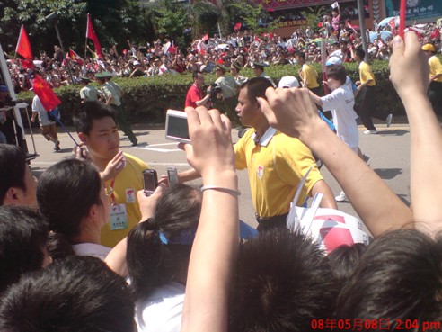 EV扑克集团员工喜迎奥运圣火