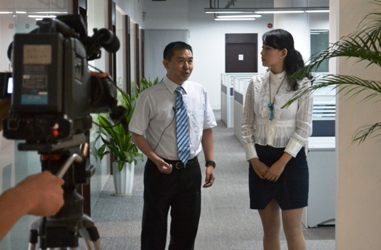 深圳电视台到EV扑克集团采访