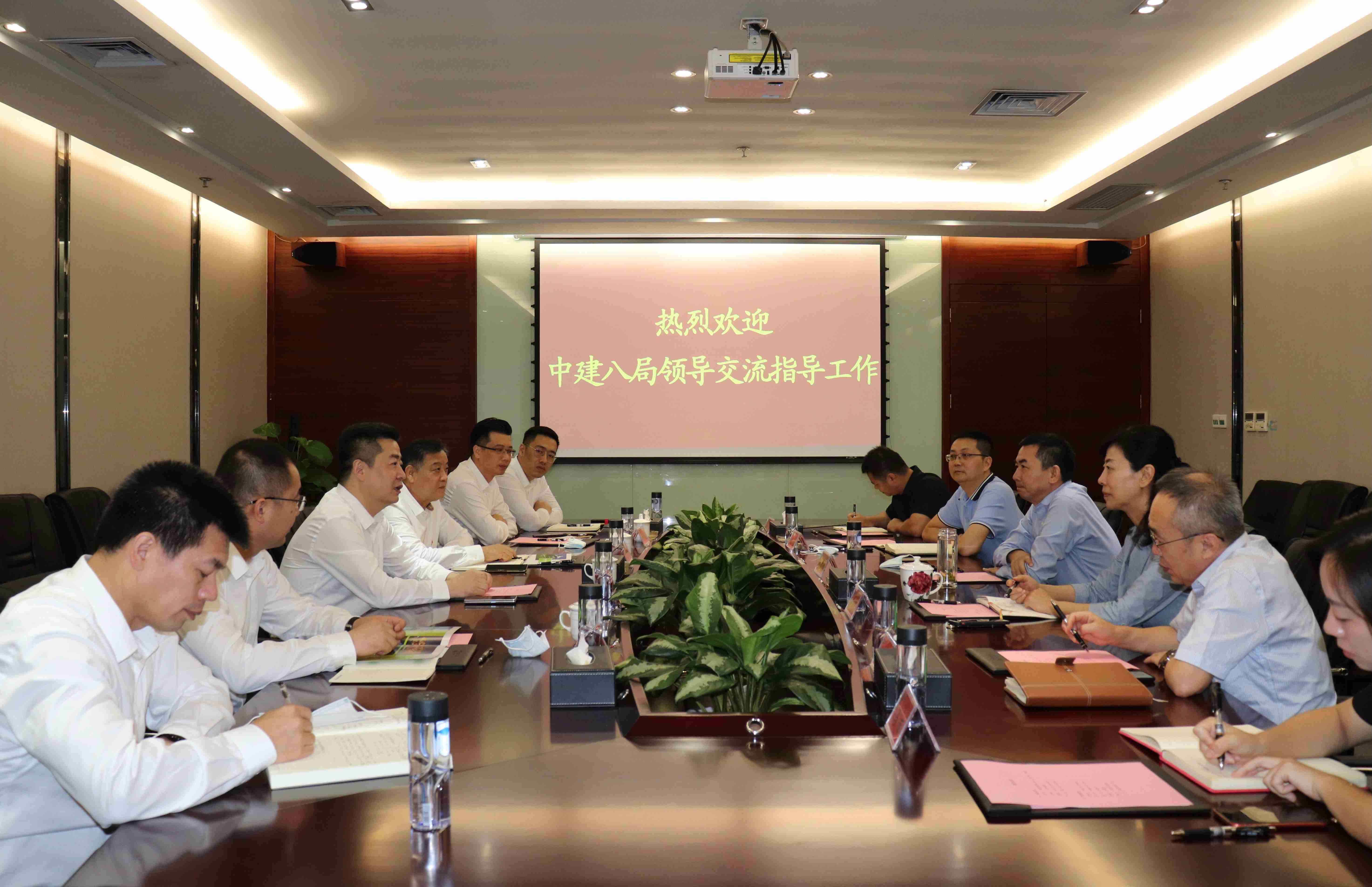 中国修建第八工程局向导到访EV扑克